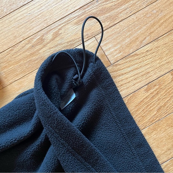 Cabela's Black Zip Up Sweater Fleece. Medium - Picture 7 of 7